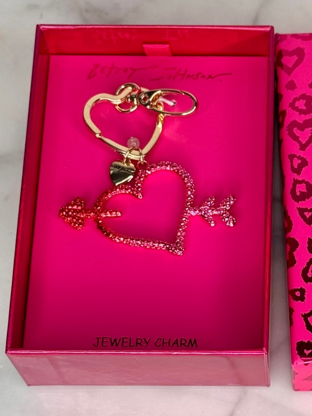 Betsey Johnson ,Heart,
Keychain ,bag Charm ,Pink Rhinestone NEW in Box Gift ❤️ - Picture 5 of 5